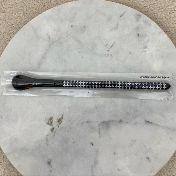 New Love + Craft + Beauty Highlighter Makeup Brush #9 - Picture 4 of 6